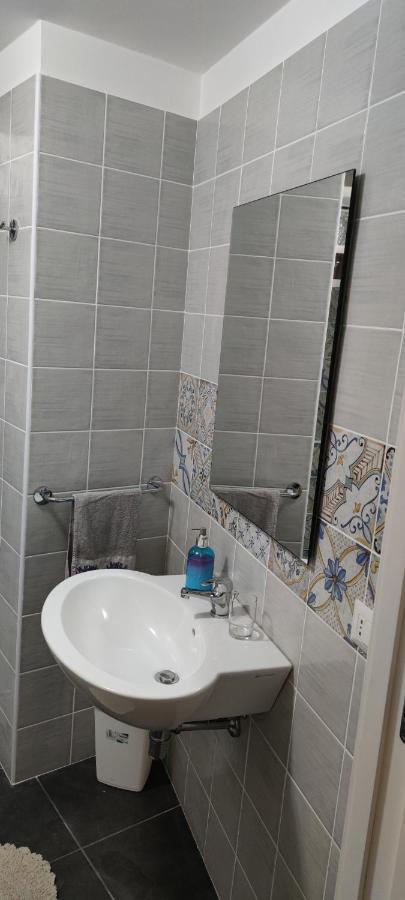 La Vela Villa Джовинацо Екстериор снимка
